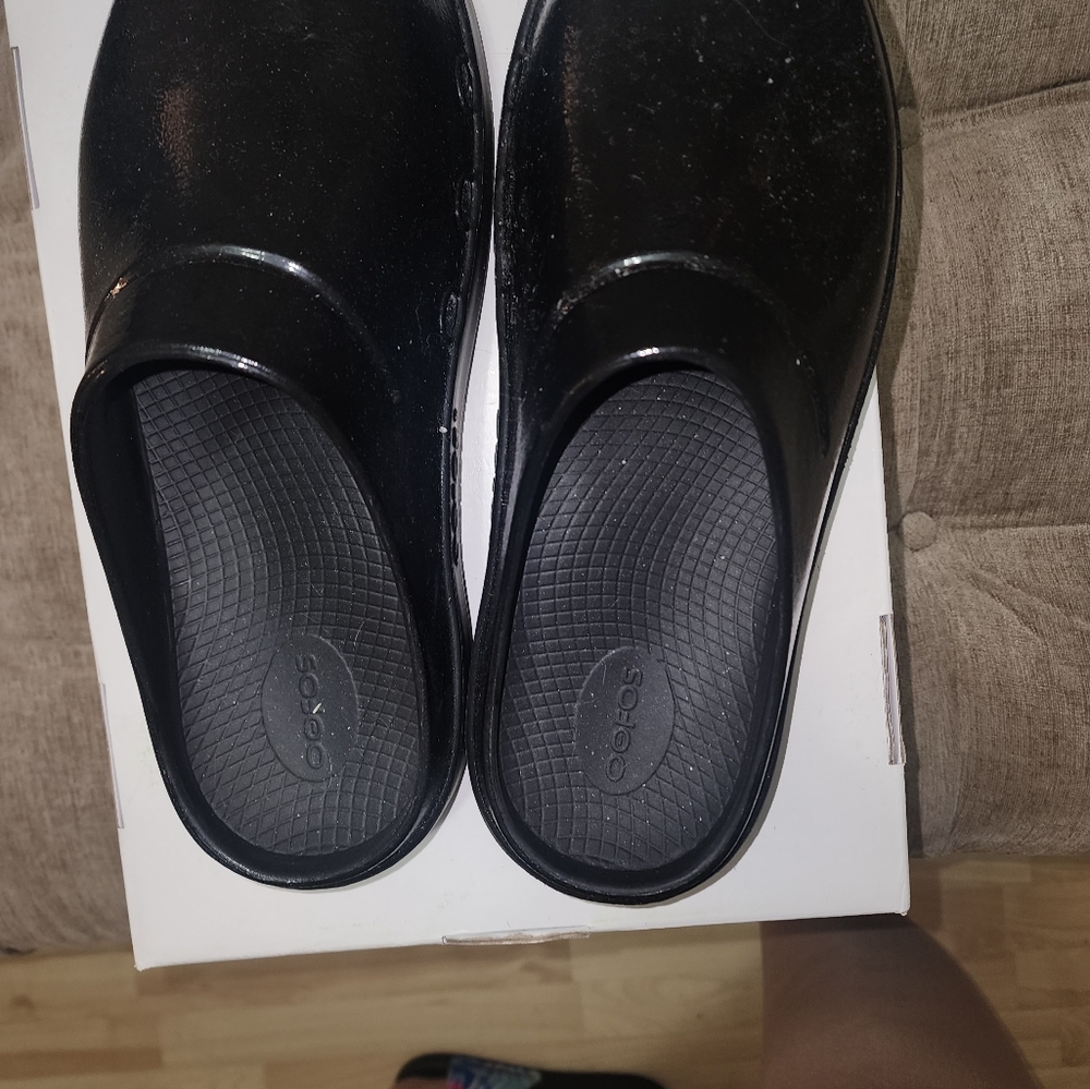 OOFOS Like New OOcloog Black Recovery Mules Clogs Womens 11. Men's 9